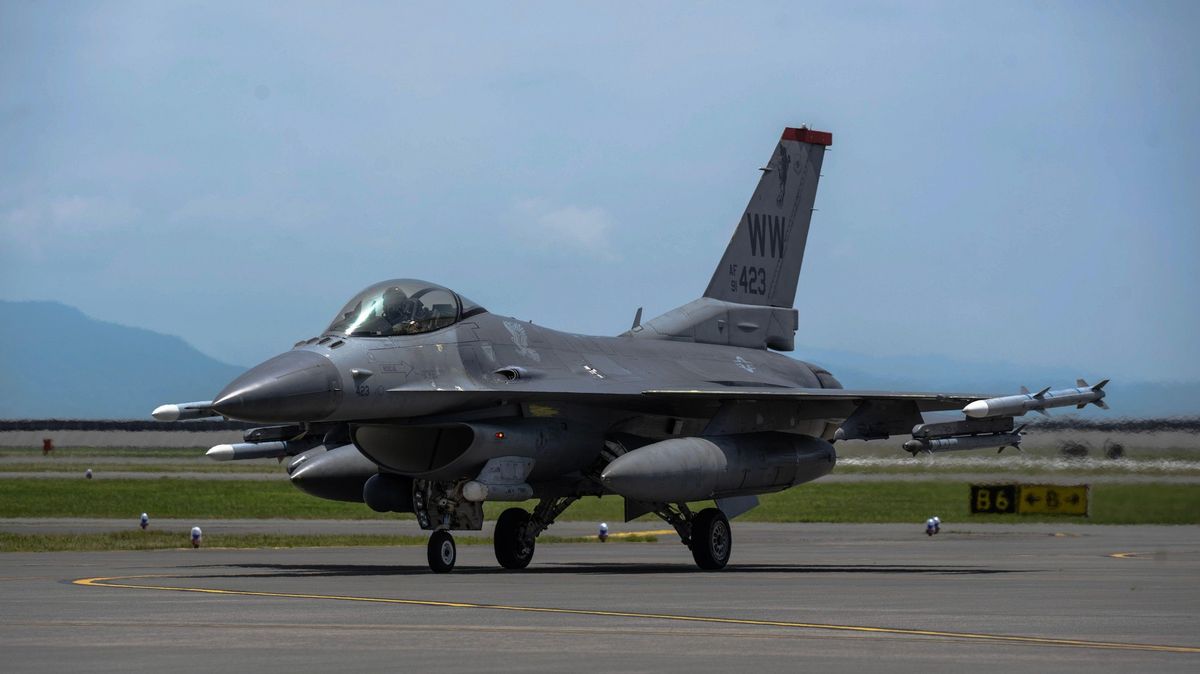 Norsko má dodat Ukrajině stíhací letouny F-16, USA pomůžou s výcvikem